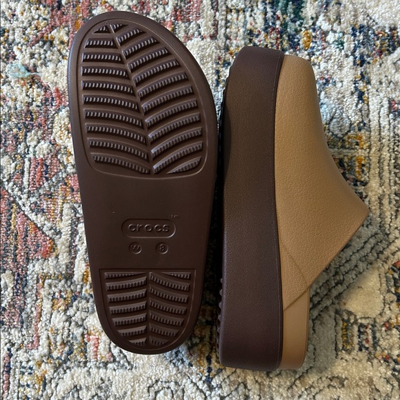 CROCS Dylan Platform Clog, size 8 - Picture 3 of 6